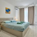 The Hill 245 Modern Apt: 10 Minutes From the beach 公寓 *