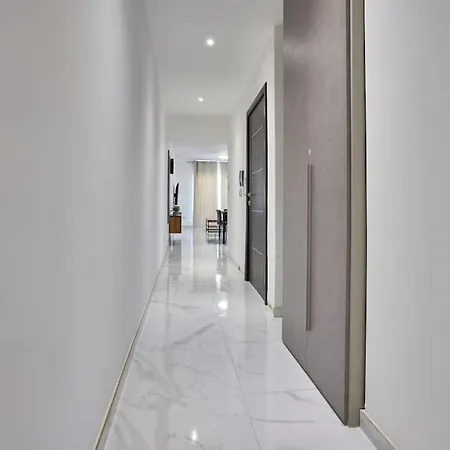 Apartment The Hill 245 Modern Apt: 10 Minutes From the beach