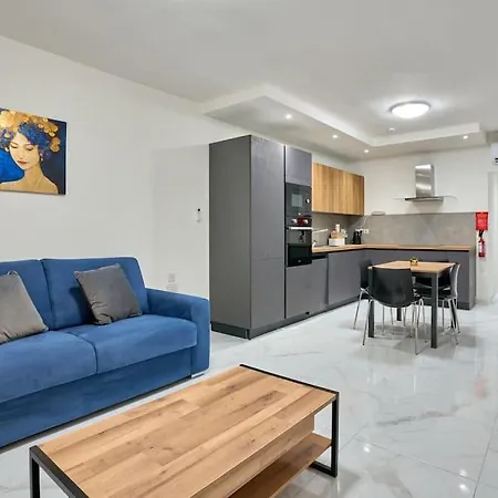 Apartment The Hill 245 Modern Apt: 10 Minutes From the beach *