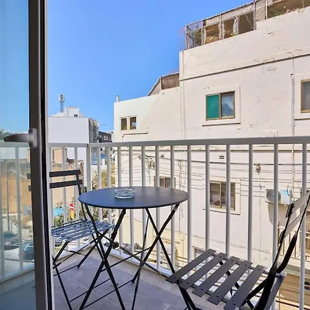 The Hill 245 Modern Apt: 10 Minutes From the beach 公寓 *
