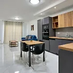 The Hill 245 Modern Apt: 10 Minutes From the beach