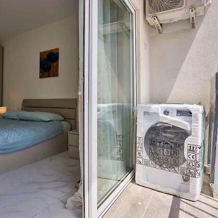 The Hill 245 Modern Apt: 10 Minutes From the beach Apartament