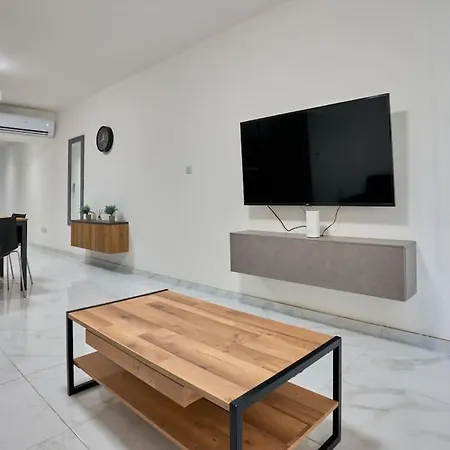 The Hill 245 Modern Apt: 10 Minutes From the beach Ta' Cikkun